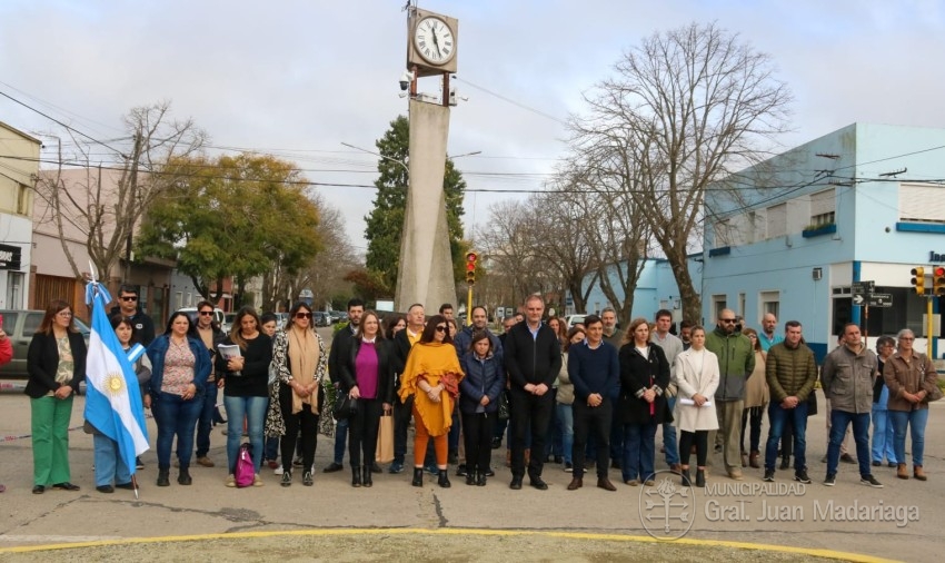 Autoridades participaron del acto protocolar por el Da del Maestro