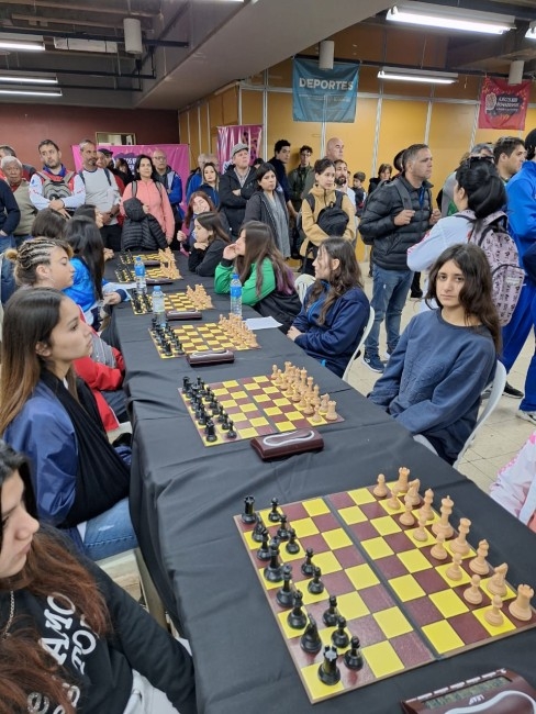 Rosita Echanda logr medalla de plata en la categora ajedrez sub 18