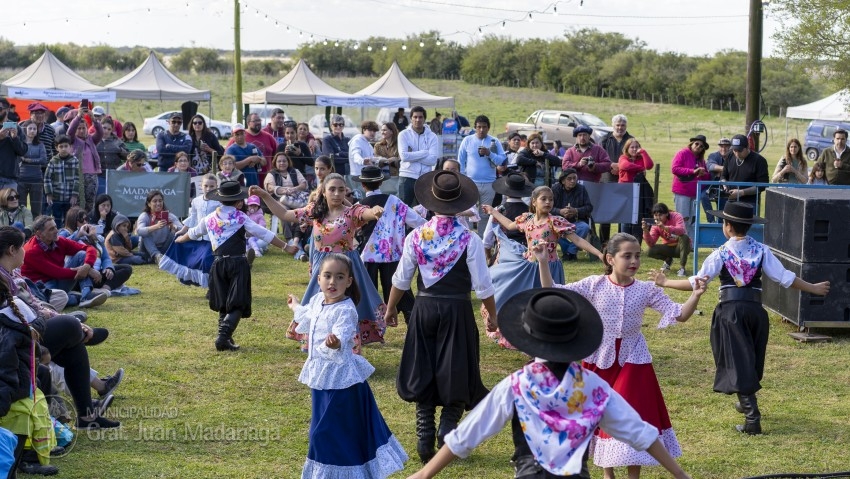 A pura tradicin, comida y entretenimiento