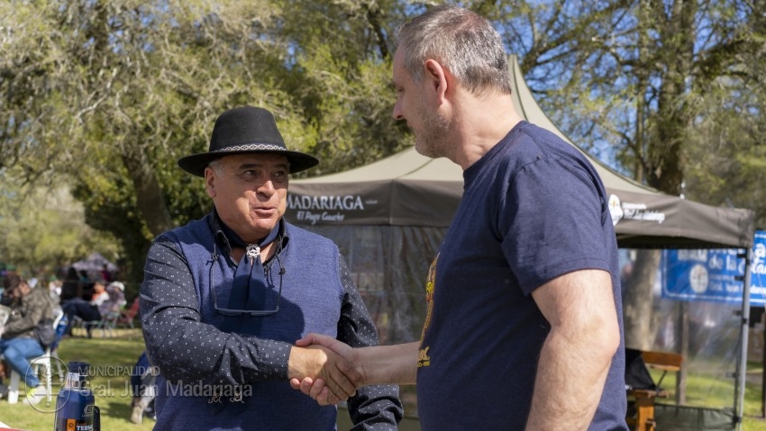 A pura tradicin, comida y entretenimiento