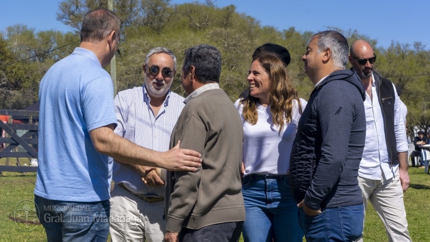 A pura tradicin, comida y entretenimiento