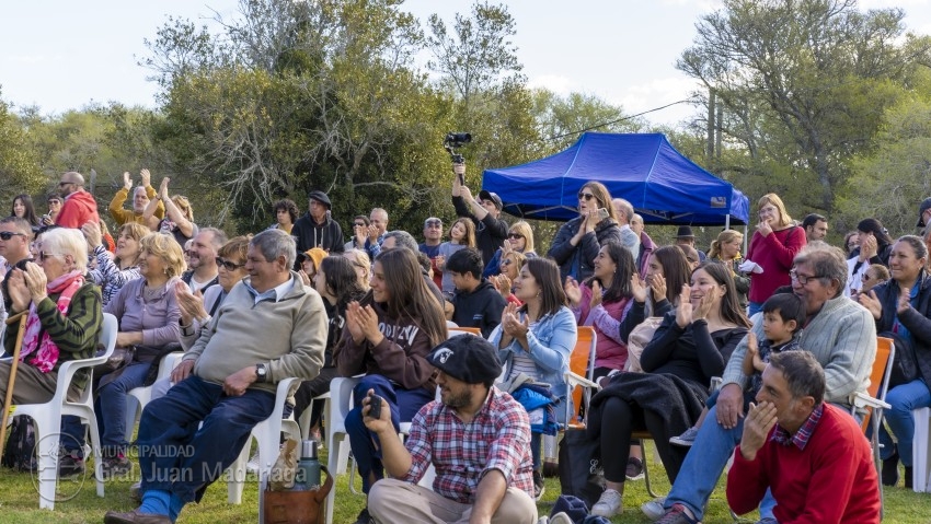 A pura tradicin, comida y entretenimiento