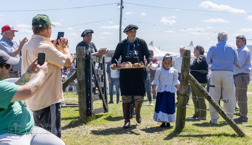 A pura tradicin, comida y entretenimiento