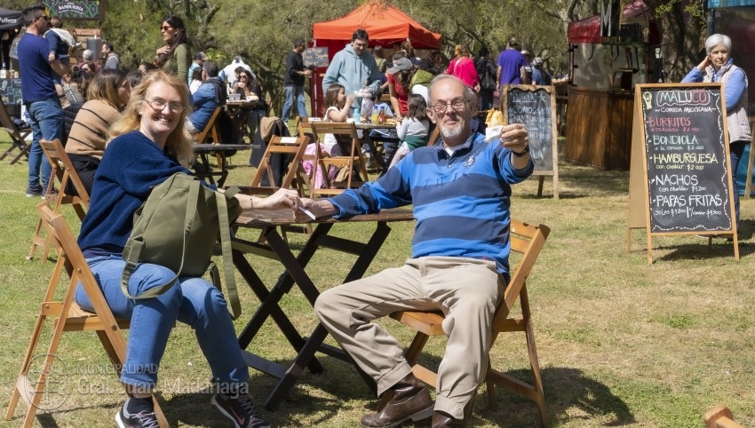 A pura tradicin, comida y entretenimiento