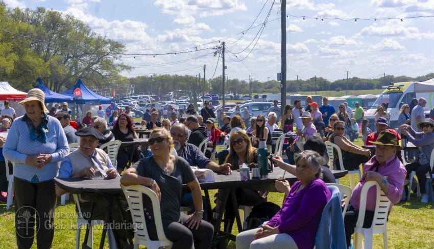 A pura tradicin, comida y entretenimiento