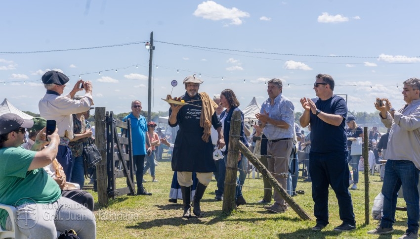 A pura tradicin, comida y entretenimiento