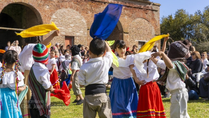 A pura tradicin, comida y entretenimiento