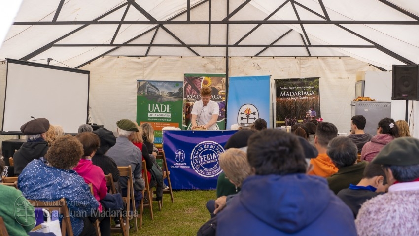 A pura tradicin, comida y entretenimiento