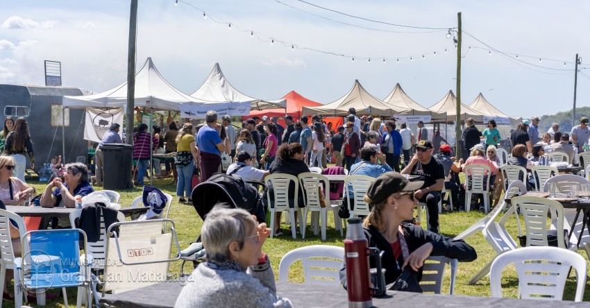A pura tradicin, comida y entretenimiento