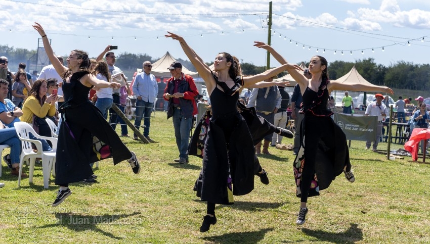 A pura tradicin, comida y entretenimiento