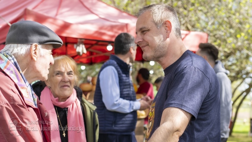 A pura tradicin, comida y entretenimiento