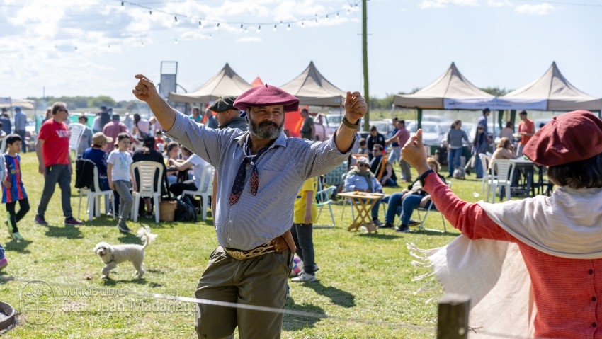 A pura tradicin, comida y entretenimiento