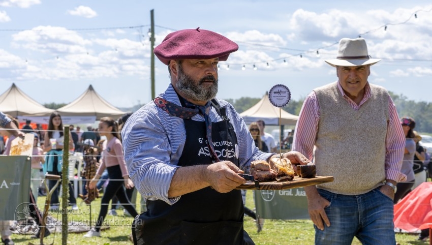 A pura tradicin, comida y entretenimiento