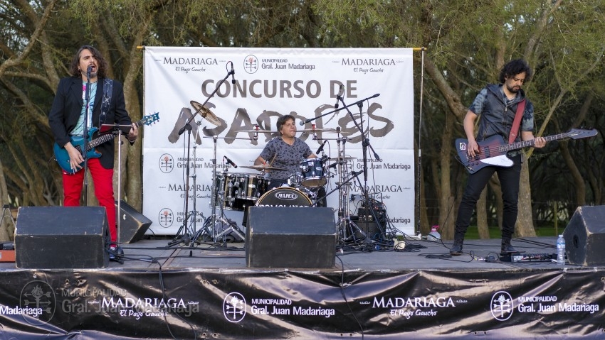 A pura tradicin, comida y entretenimiento