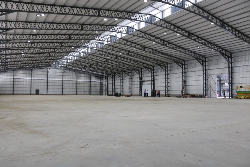 Santoro visit� el nuevo galp�n de la embotelladora de Coca Cola