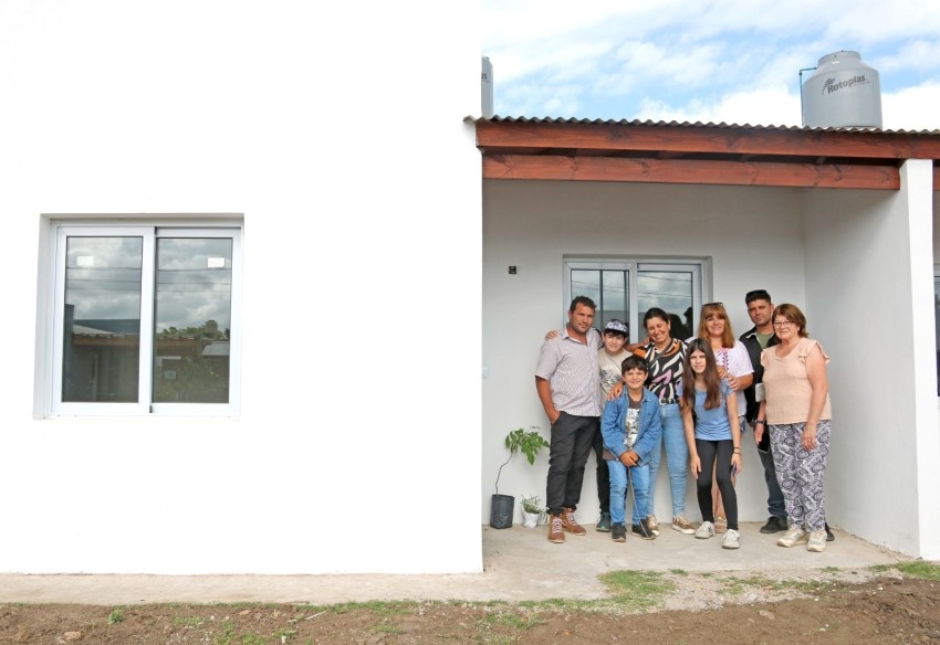 El municipio entreg las llaves de las  ltimas 13 viviendas del barri