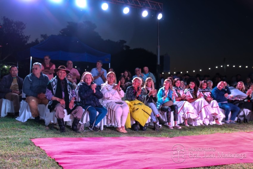 Madariaguenses y turistas disfrutaron de una hermosa velada en La Inve
