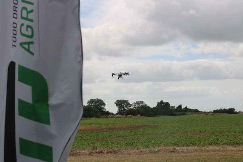 Se realiz la charla y demostracin del uso de drones destinados al ag