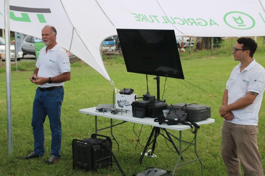 Se realiz la charla y demostracin del uso de drones destinados al ag