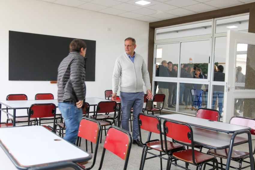 Santoro inaugur dos aulas en la Escuela Agraria