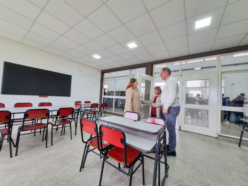 Santoro inaugur dos aulas en la Escuela Agraria