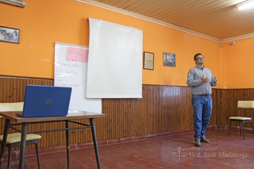 Con una gran convocatoria inici el curso de ayudante de cocina