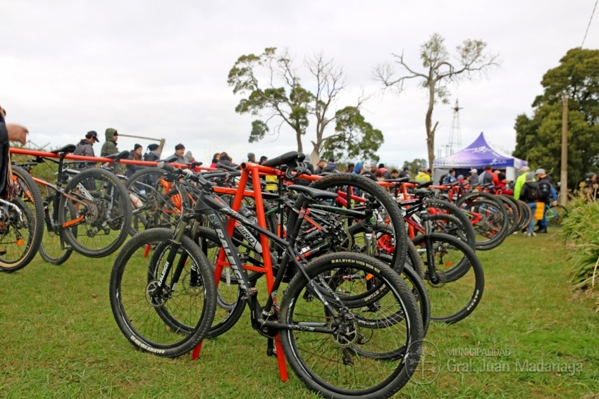 El Paraje Juancho vivi� una hermosa jornada deportiva y solidaria