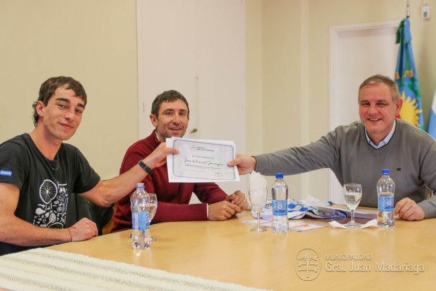 Reconocieron a dos importantes ciclistas locales por su destacada actu