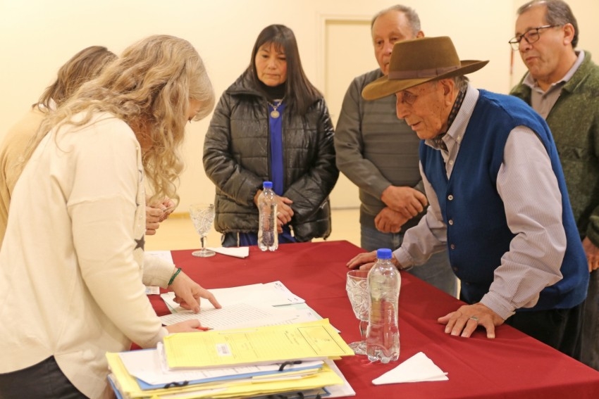 Ayer se realizó la toma de firma para escriturar viviendas sociales