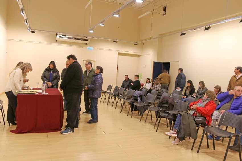 Ayer se realizó la toma de firma para escriturar viviendas sociales