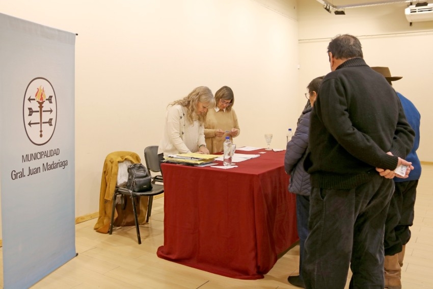 Ayer se realizó la toma de firma para escriturar viviendas sociales