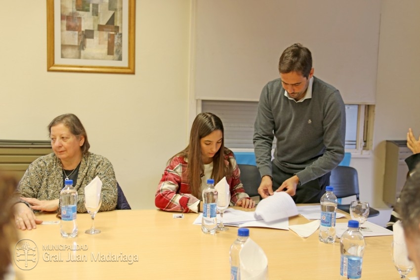 Hoy 10 vecinos firmaron los boletos de compra venta de sus lotes