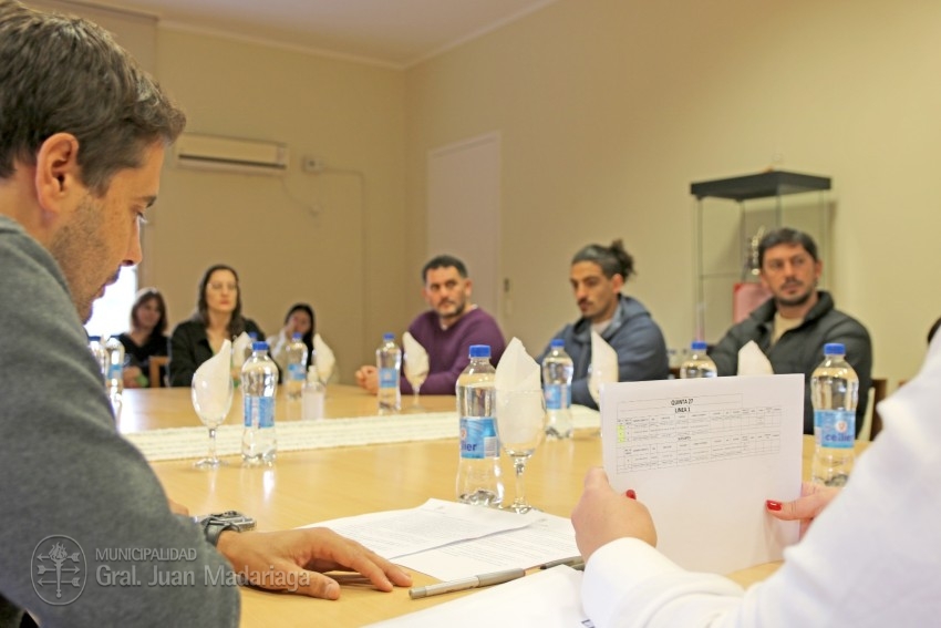 Hoy 10 vecinos firmaron los boletos de compra venta de sus lotes