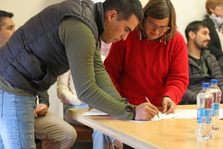 Otros 36 vecinos firmaron su boleto de compra venta