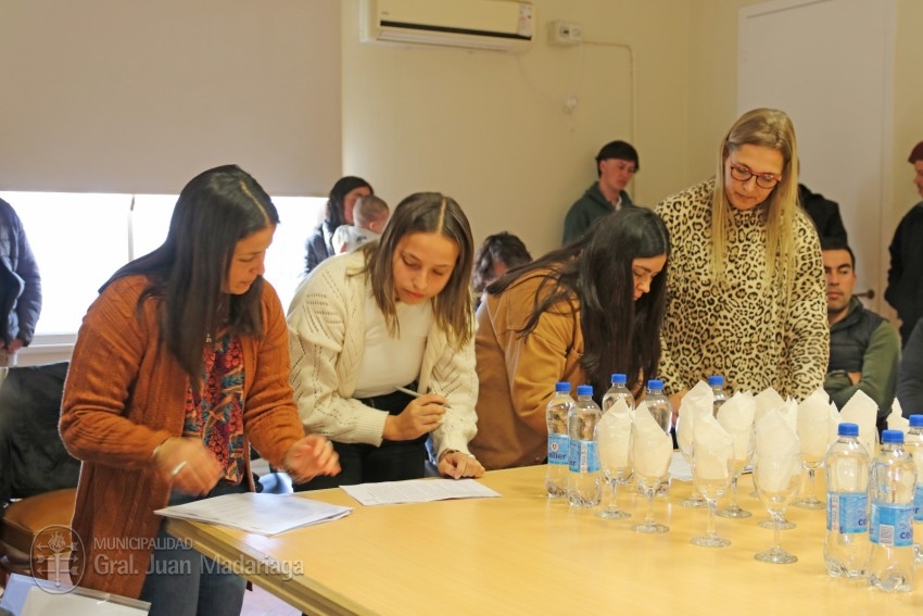 Otros 36 vecinos firmaron su boleto de compra venta