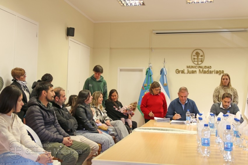 Otros 36 vecinos firmaron su boleto de compra venta