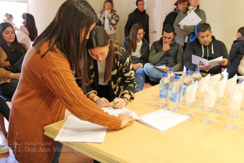 Otros 36 vecinos firmaron su boleto de compra venta