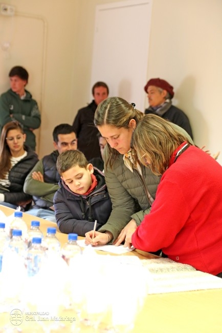 Otros 36 vecinos firmaron su boleto de compra venta