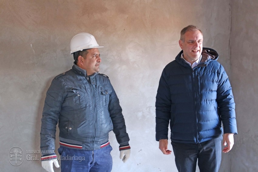 Santoro visit la obra de las 70 viviendas