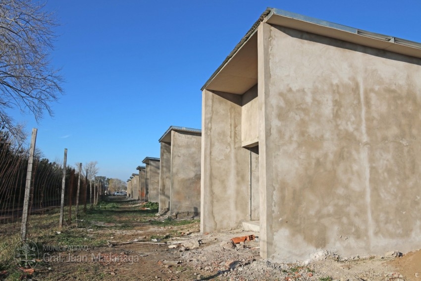 Santoro visitó la obra de las 70 viviendas