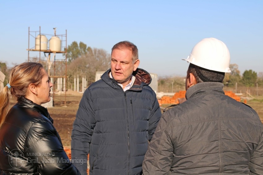 Santoro visitó la obra de las 70 viviendas