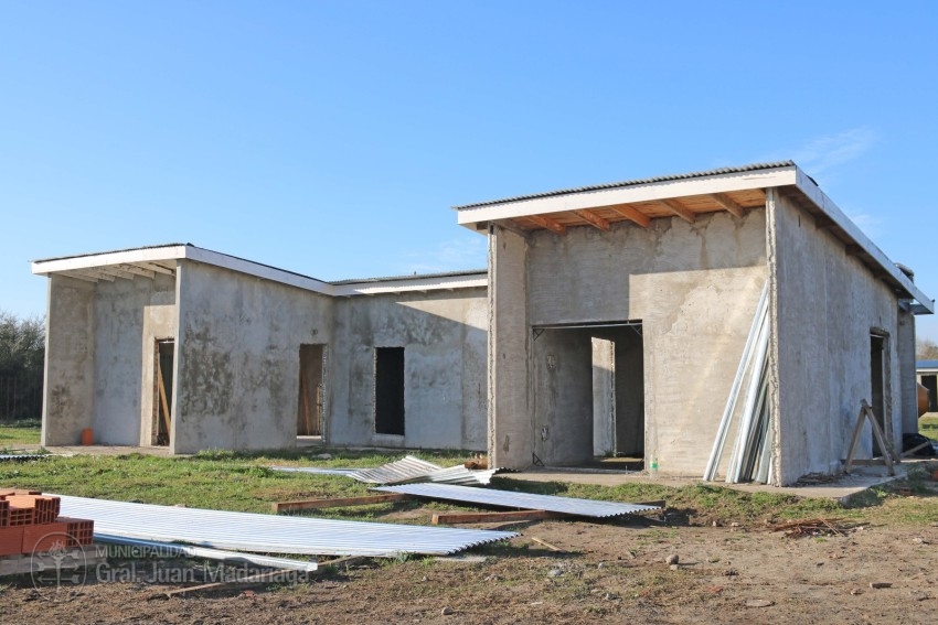 Santoro visitó la obra de las 70 viviendas