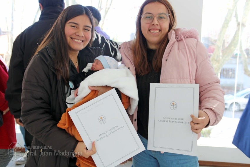 Hoy 144 vecinos firmaron su boleto de compra-venta de sus terrenos