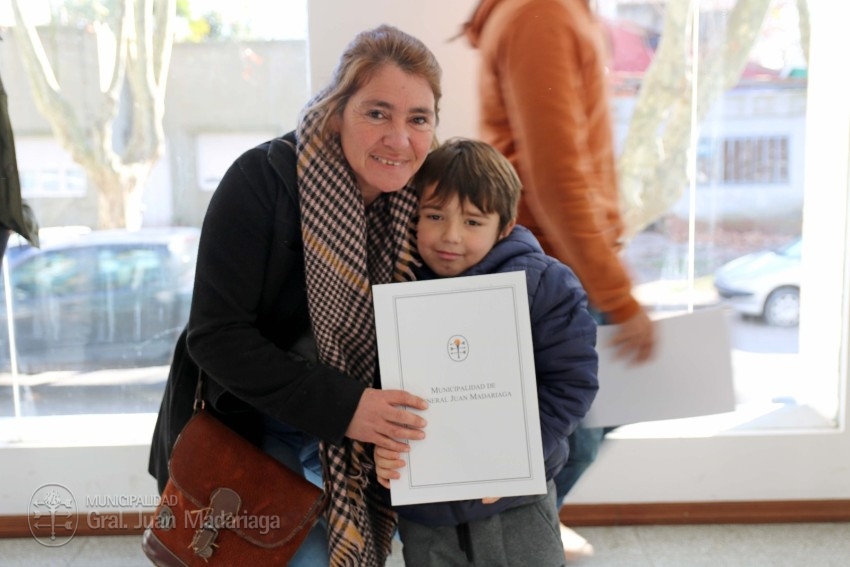 Hoy 144 vecinos firmaron su boleto de compra-venta de sus terrenos