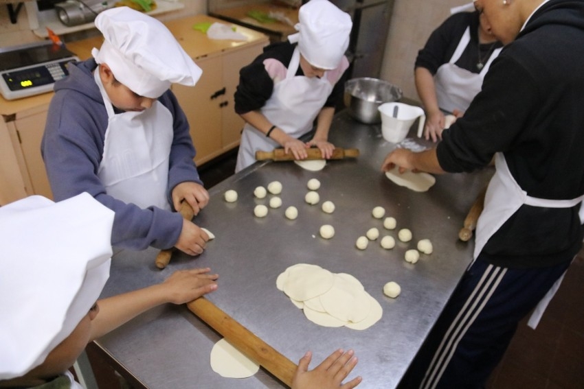 Jvenes del programa Envin se capacitan en la Sala de Elaboracin