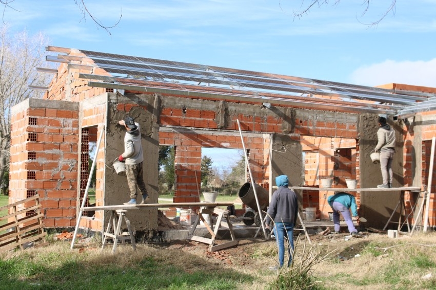 El municipio don chapas a FAE para que pueda techar el hogar