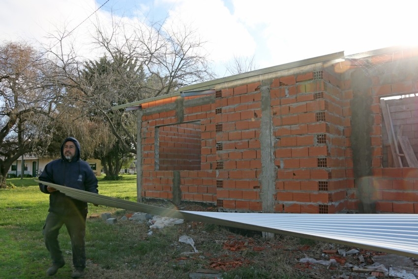 El municipio don chapas a FAE para que pueda techar el hogar