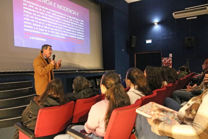 Con gran concurrencia se realiz la charla 