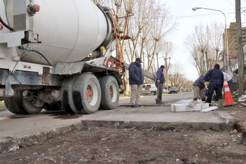 Realizan trabajos de bacheo en distintos puntos de la ciudad