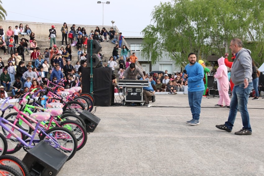 Con un gran marco de pblico se realiz el festejo por el Da del Nio